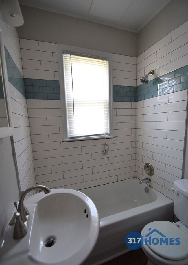 Building Photo - Quaint and updated 1BD/1BA on Cruft St in ...