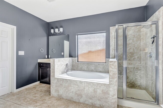 Building Photo - 16942 Lake Willowby Ln