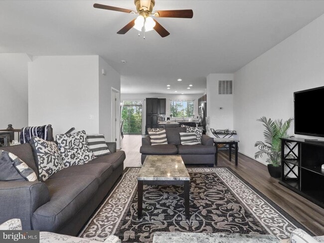 Building Photo - 422 Indigo Way