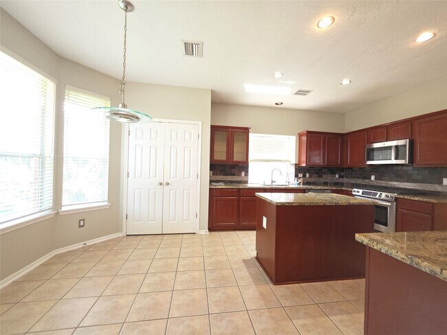 Building Photo - 9630 Green Valley Ln
