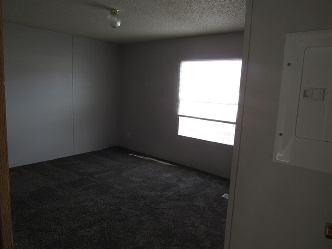 Building Photo - Affordable 3 bedroom 2 bathroom mobile home!