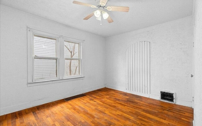 Building Photo - 410 Dunlap St