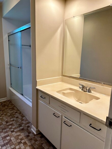 Building Photo - 2671 Montcalm Rd