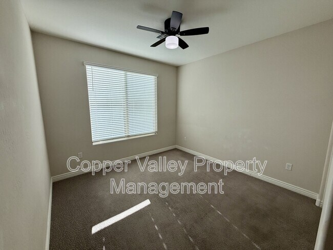 Building Photo - 2425 W Bronco Butte Trl