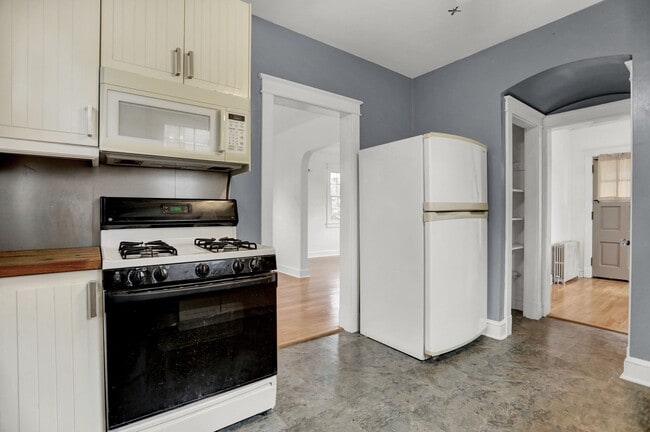 Building Photo - Charming & Upgraded 3BR Home in Arbutus wi...