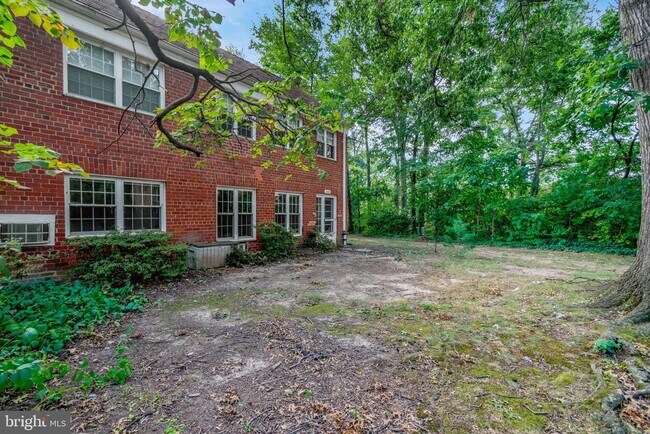 Building Photo - 3200 Martha Custis Dr