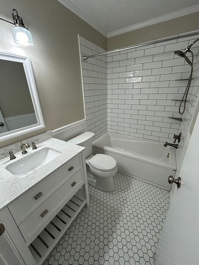 Building Photo - 29 Arrowhead Dr SE