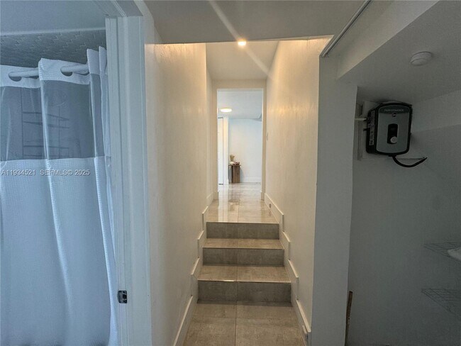 Building Photo - 1904 SW 28th St