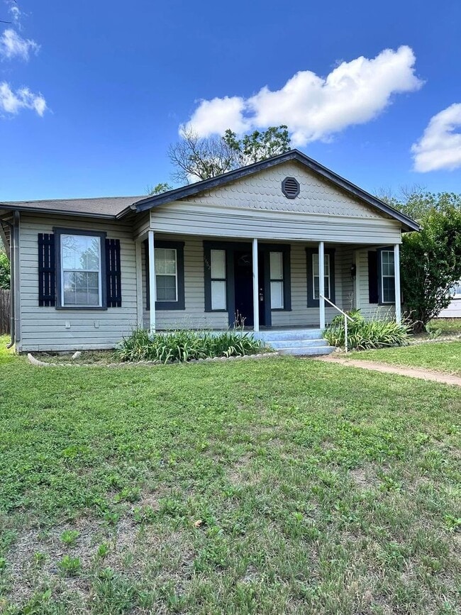 Building Photo - 1662 Keeler Ave