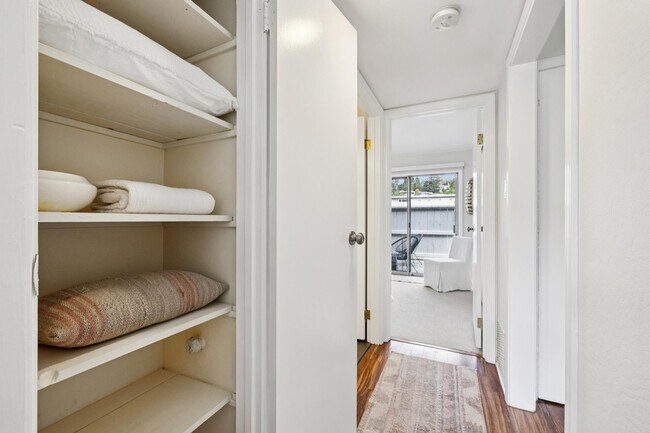 Building Photo - Pixley