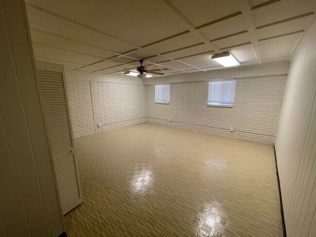 Building Photo - 607 Claymore Dr