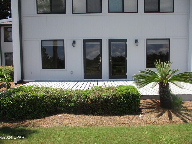 Building Photo - 4726 Bay Point Rd