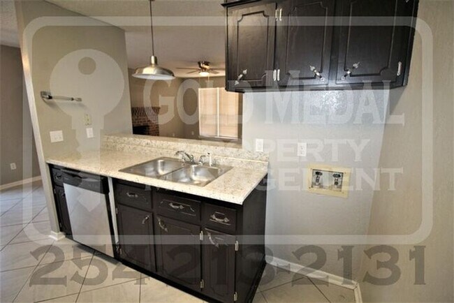 Building Photo - A charming 2-bedroom, 1.5-bathroom townhome now available for rent!