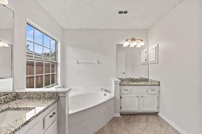 Building Photo - 12756 Bentwater Dr