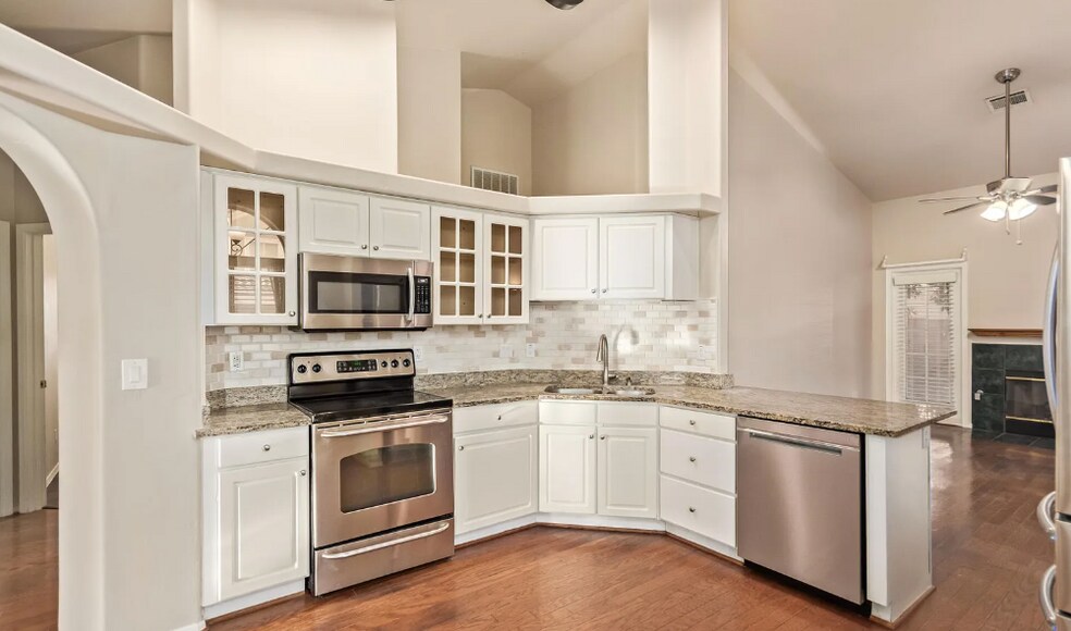 Building Photo - 517 S Paradise Dr