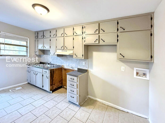 Building Photo - 7423 2nd Ave S