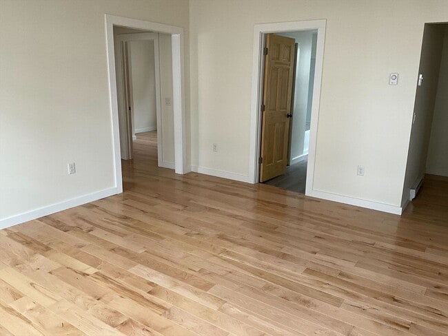 Building Photo - 90 Elm St