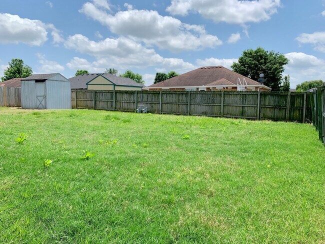 Building Photo - 2309 SW 15th St