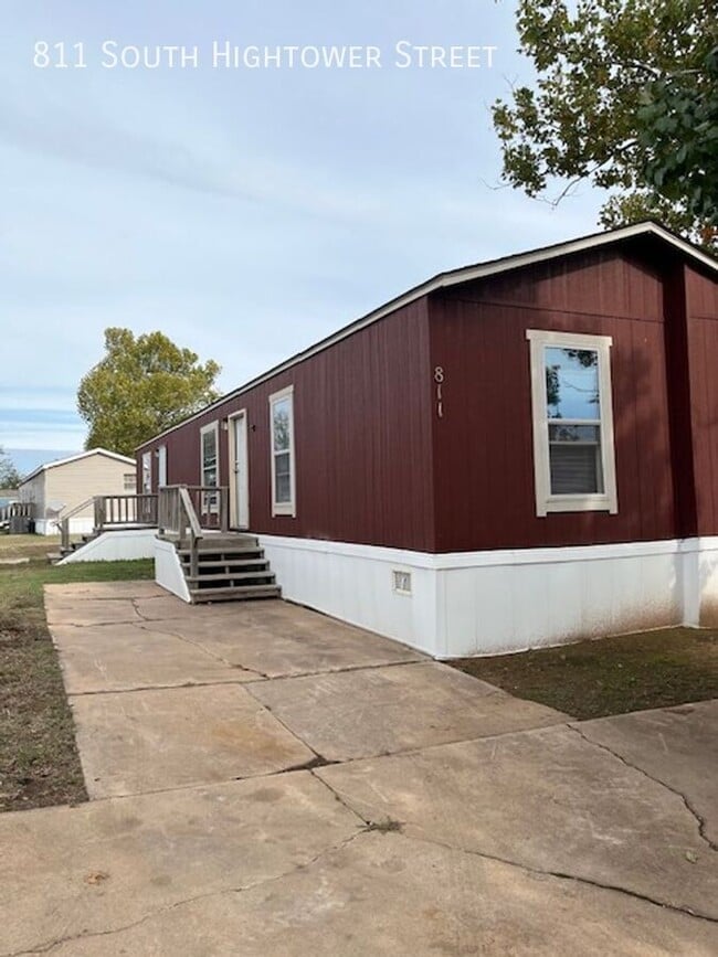 Primary Photo - 811 S Hightower St