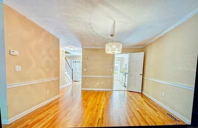 Building Photo - 136 Tunxis Village