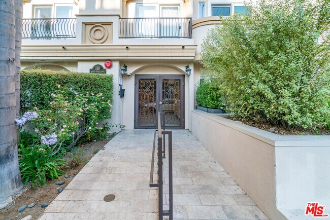 Building Photo - 118 S Clark Dr