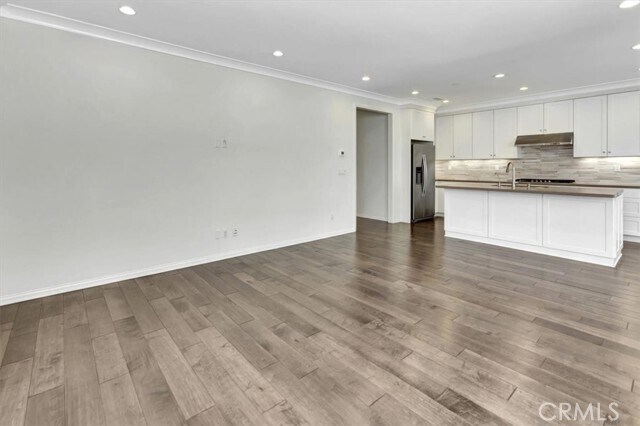 Building Photo - 102 Island Coral