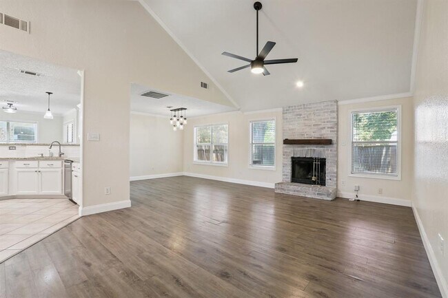 Building Photo - 2310 Sycamore Trail