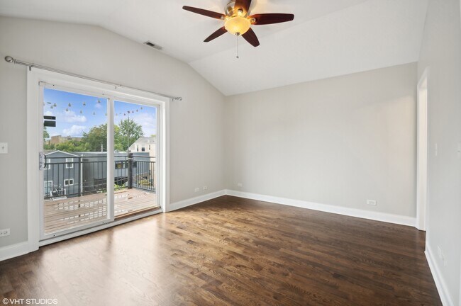 Building Photo - 3519 W Medill Ave