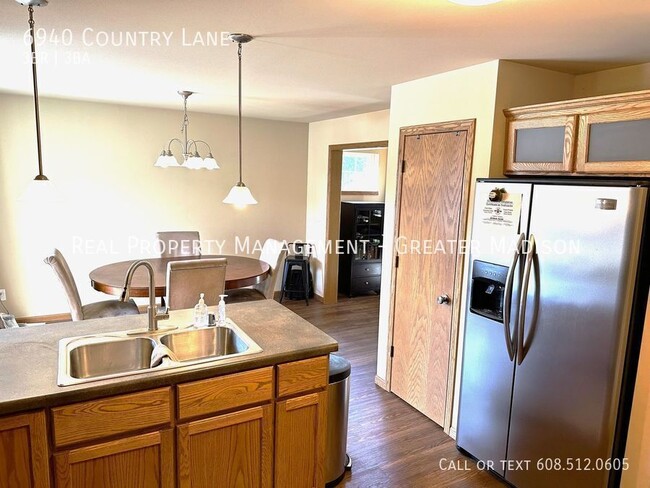 Building Photo - 6940 Country Ln