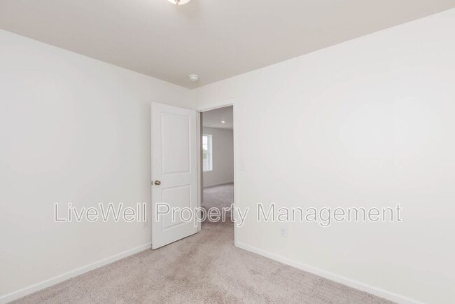 Building Photo - 30 Stevens Cv Dr