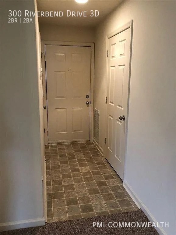 Building Photo - 300 Riverbend Dr