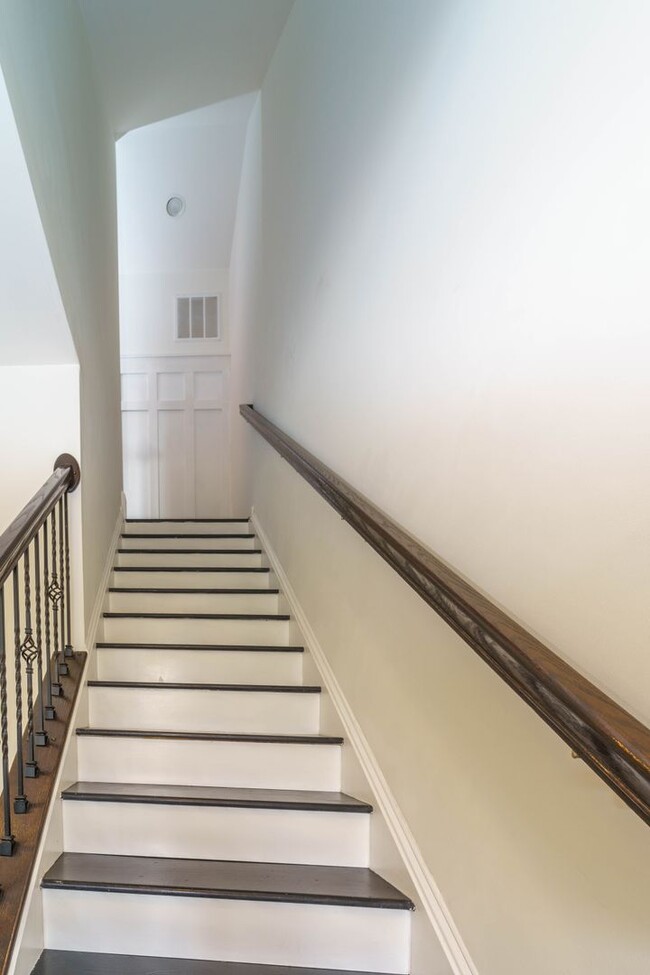 Building Photo - 3 bedroom 3 bath townhouse in Brambleton