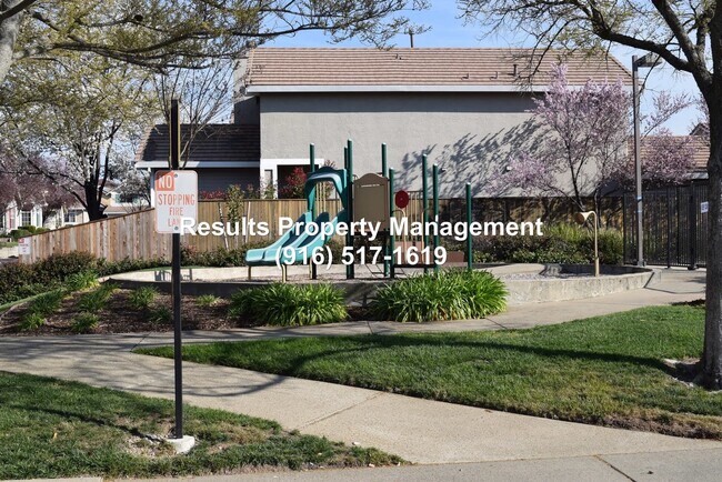 Building Photo - Gated East Roseville 3 Bed 2 Bath Home
