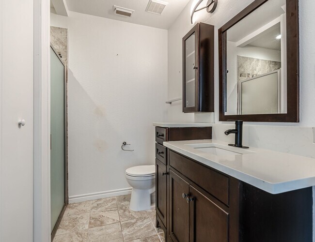 Building Photo - Recently Rehabbed Spacious Two Story in Convenient and Popular Huntington Place