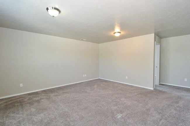 Building Photo - 769 S Beaver Creek Way