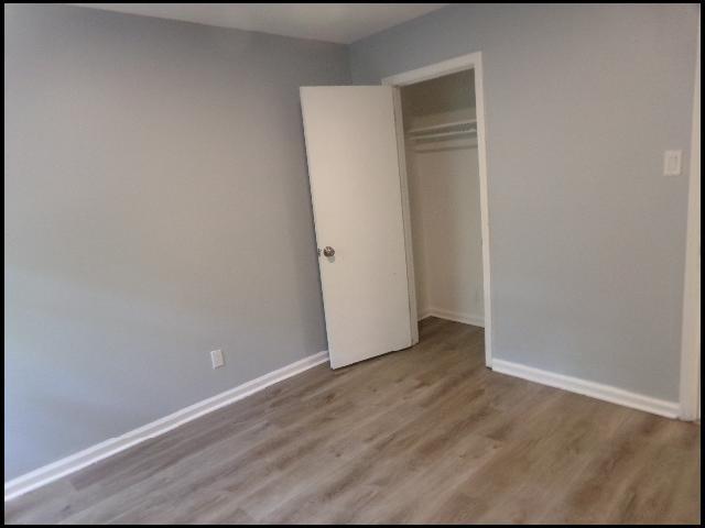 Building Photo - 4932 Longview Dr