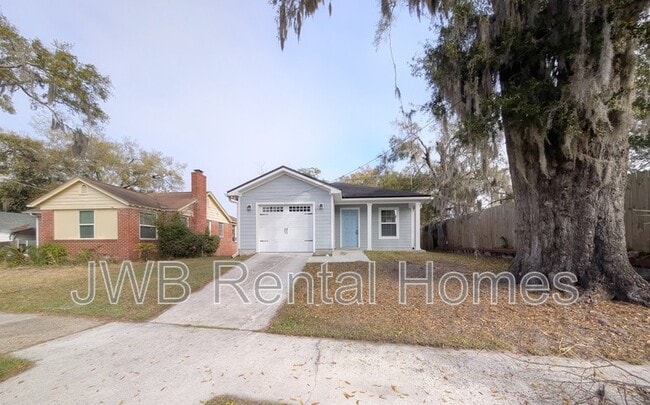 Building Photo - 417 W 47th St