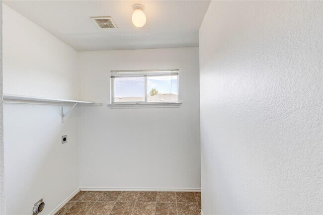 Building Photo - 1609 Anise Dr