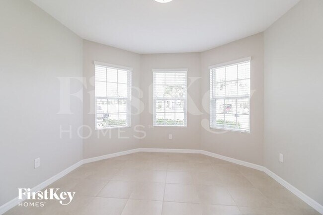 Building Photo - 2532 SW 9th Pl