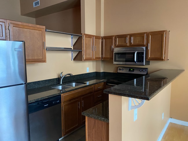 Building Photo - 408 W Saint Clair Ave