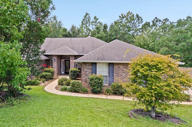 Building Photo - Spacious 4-bedroom Retreat