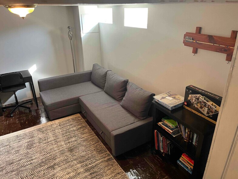 Building Photo - 1658 Thetford Rd