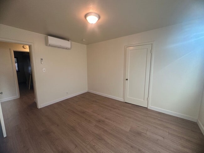 Building Photo - 4767001 /65T