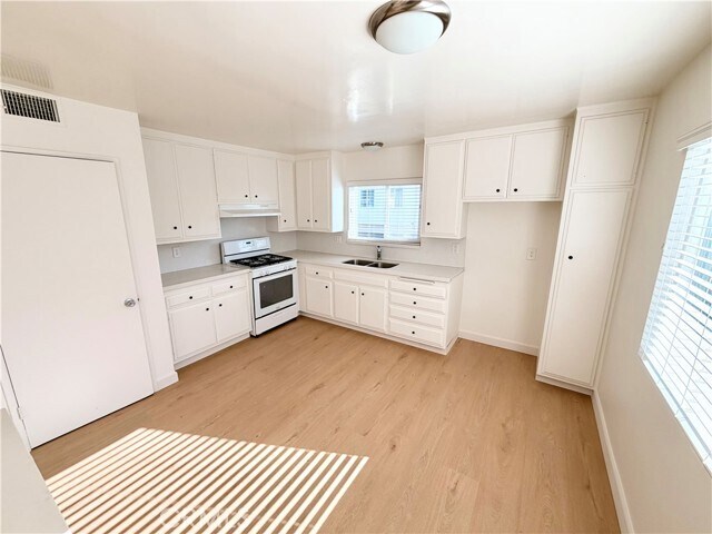 Building Photo - 313 W Avenida Palizada