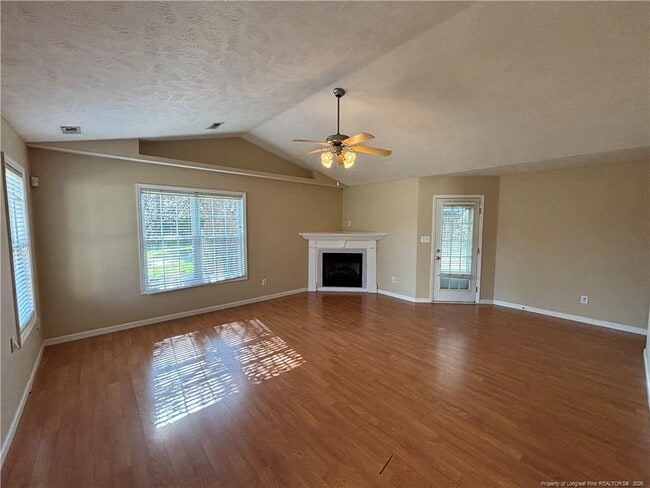 Building Photo - 7819 Rosewood Ave