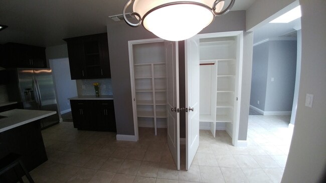 Building Photo - 552 Cimarron Dr
