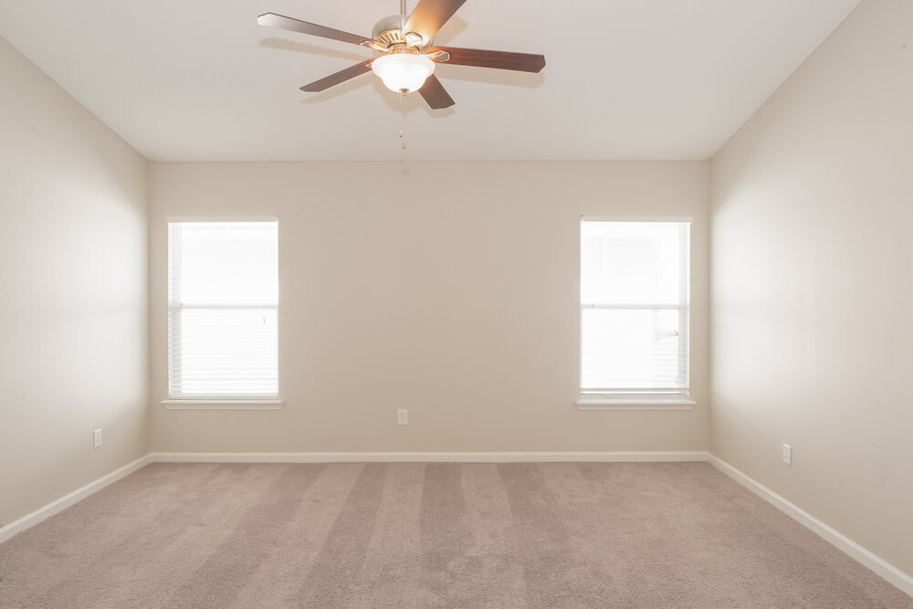 Building Photo - 878 S Lilac Loop