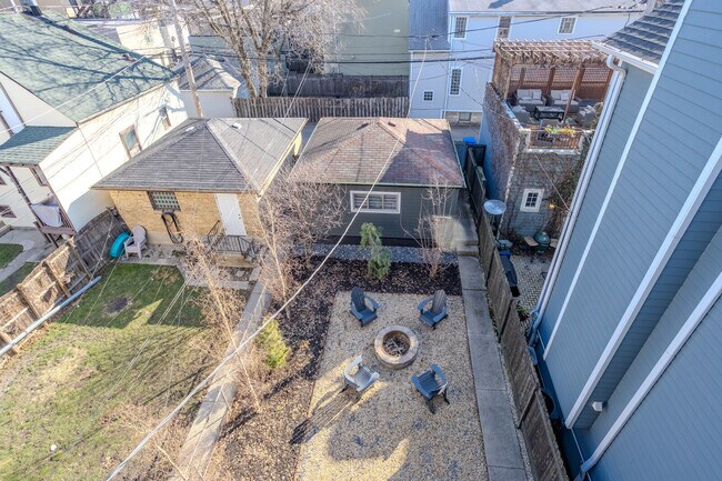 Building Photo - 3139 N Oakley Ave