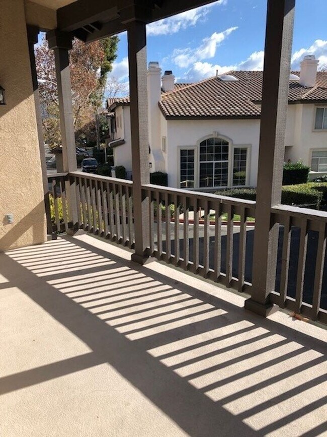 Building Photo - PICTURE PERFECT 2 BR/2 BATH PLUS LOFT END UNIT CONDO WITH DIRECT ACCESS 2 CAR GARAGE