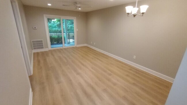 Primary Photo - Remodeled 1 Bed 1 bath Condo Near Campus